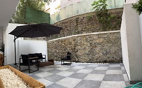 Merkuri Apartments